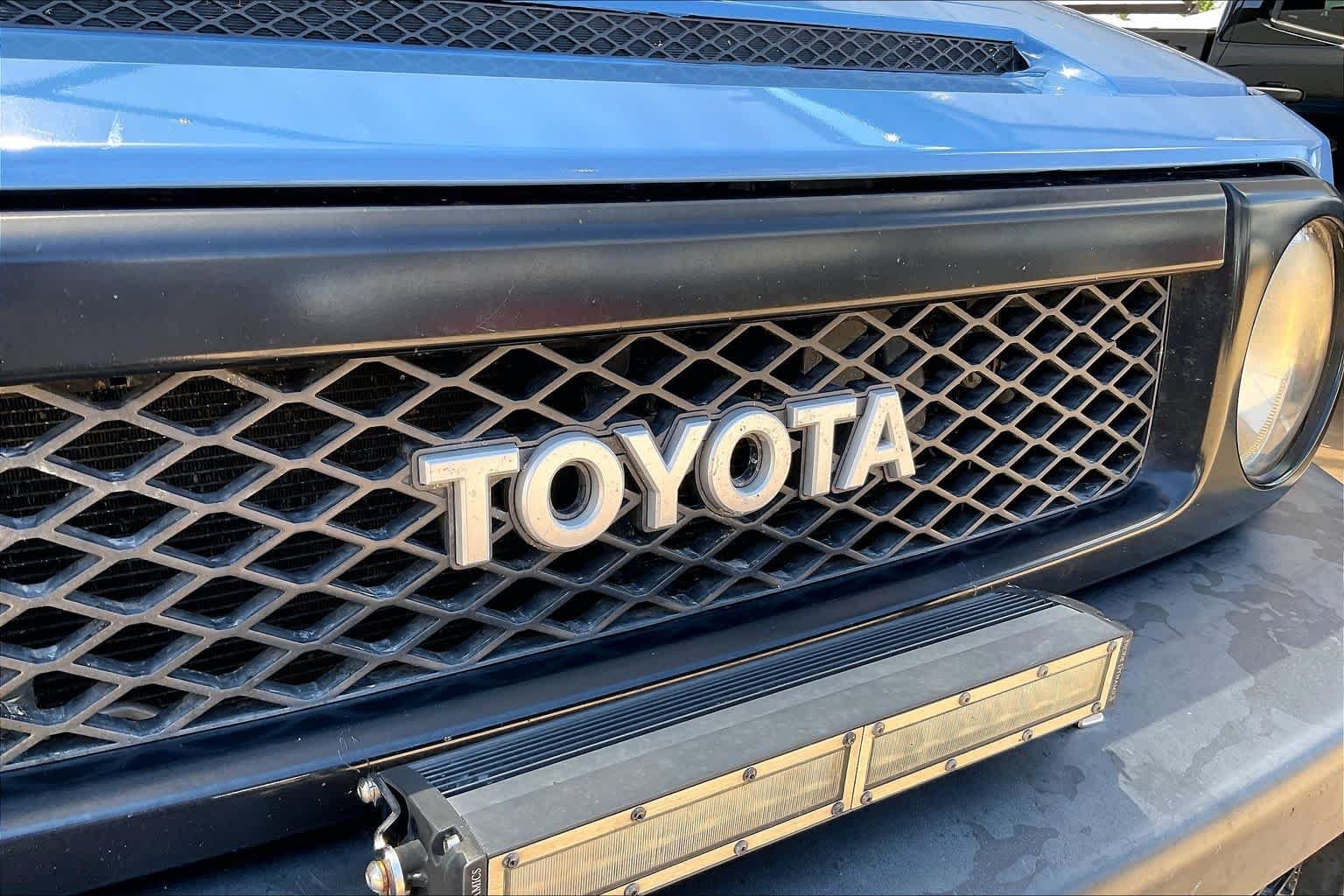 Used 2011 Cavalry Blue Toyota  image 26