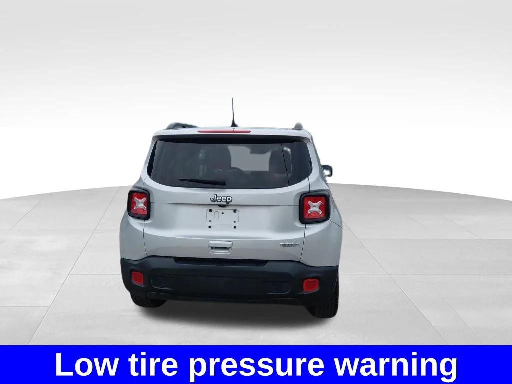 Used 2021 Silver Jeep Latitude image 12