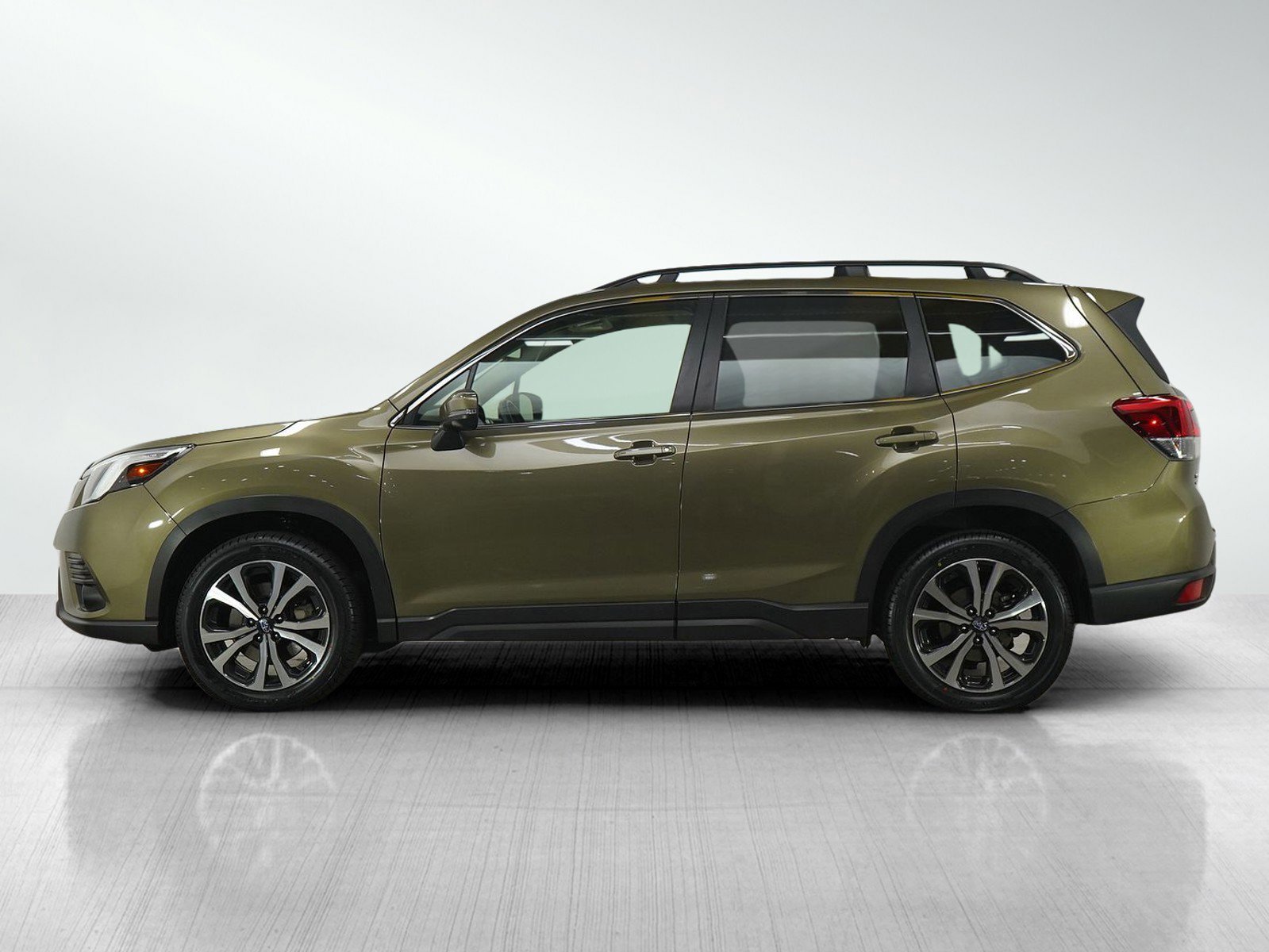 Used 2022 Subaru Forester Limited with VIN JF2SKAPCXNH490613 for sale in South Saint Paul, Minnesota