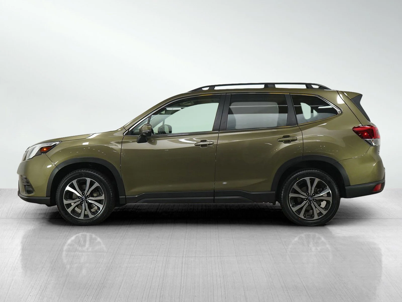 Used 2022 Subaru Forester Limited with VIN JF2SKAPCXNH490613 for sale in South Saint Paul, Minnesota