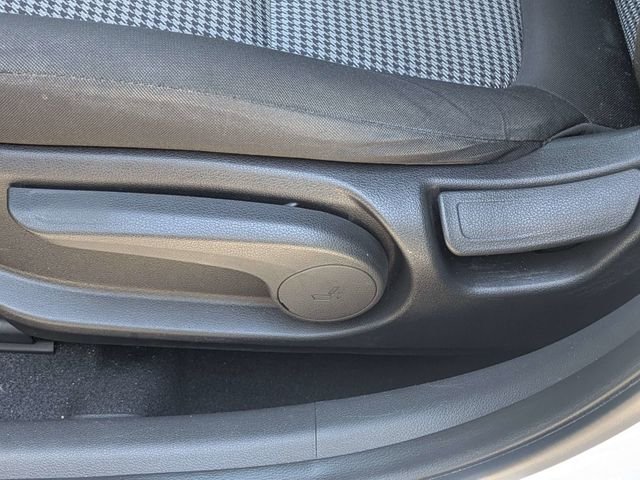 Used 2019 White Hyundai SE image 19