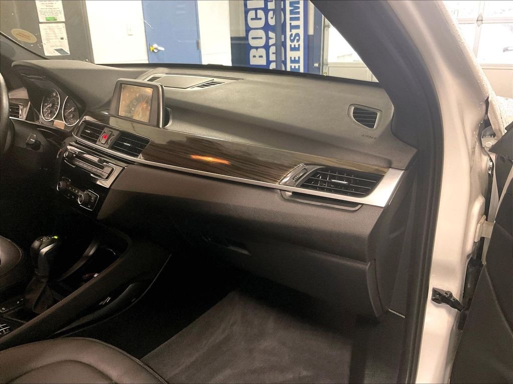 Used 2017 White BMW xDrive28i image 13