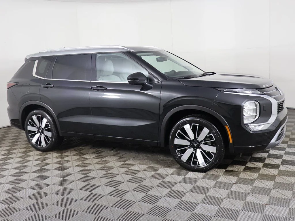 2025 Mitsubishi Outlander SEL Platinum Edition - Photo 24