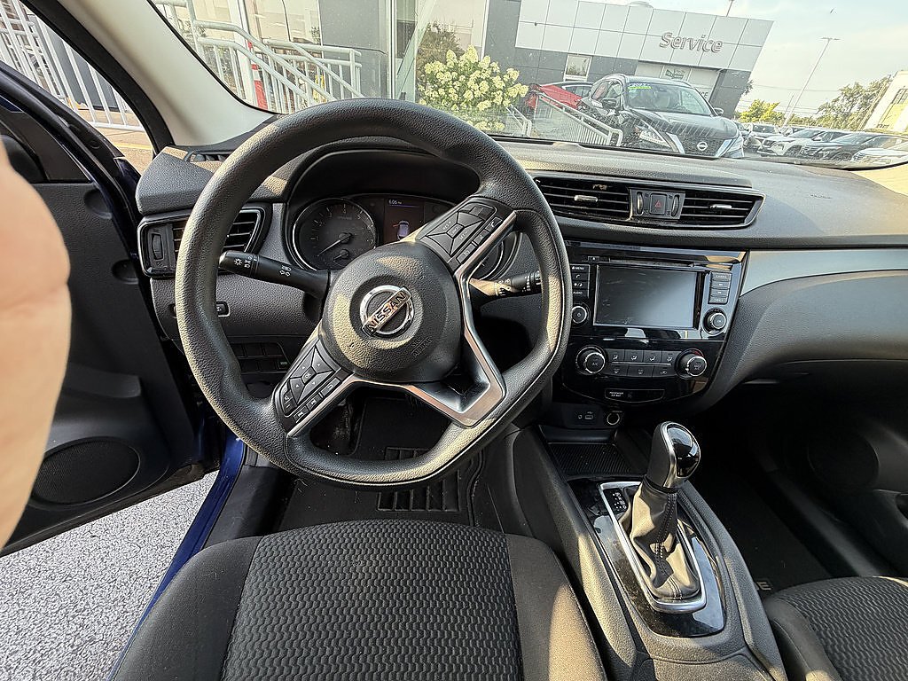 Used 2019 Caspian Blue Metallic Nissan S image 25
