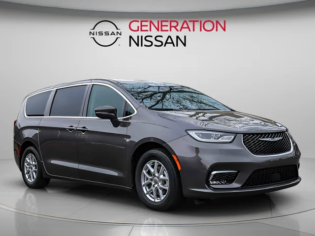 2023 Chrysler Pacifica Touring L's photo