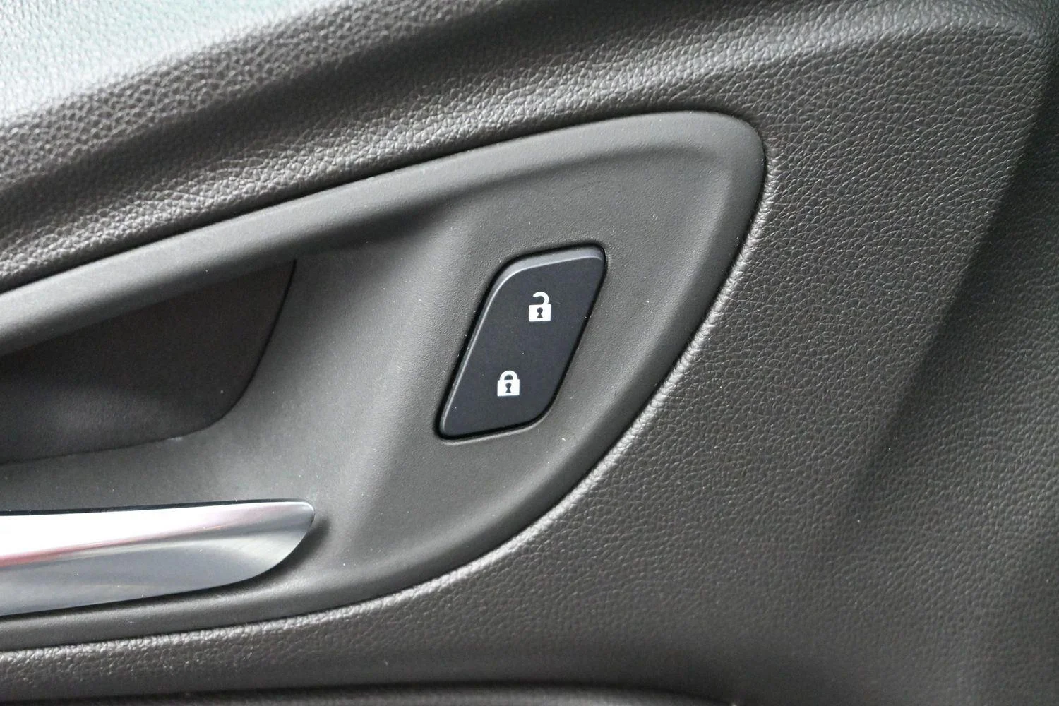 Used 2024  Buick Sport Touring image 11