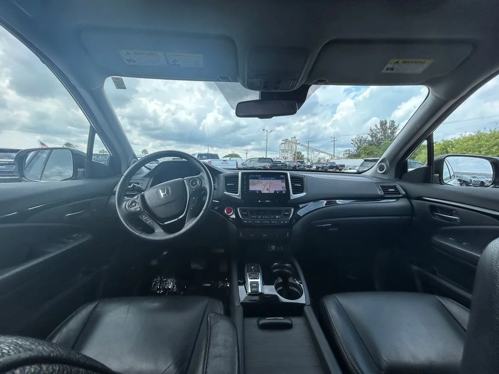 Used 2017  Honda Touring image 42