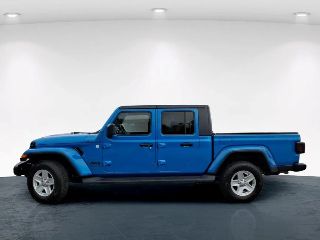 Used 2021 Blue Jeep Sport image 16