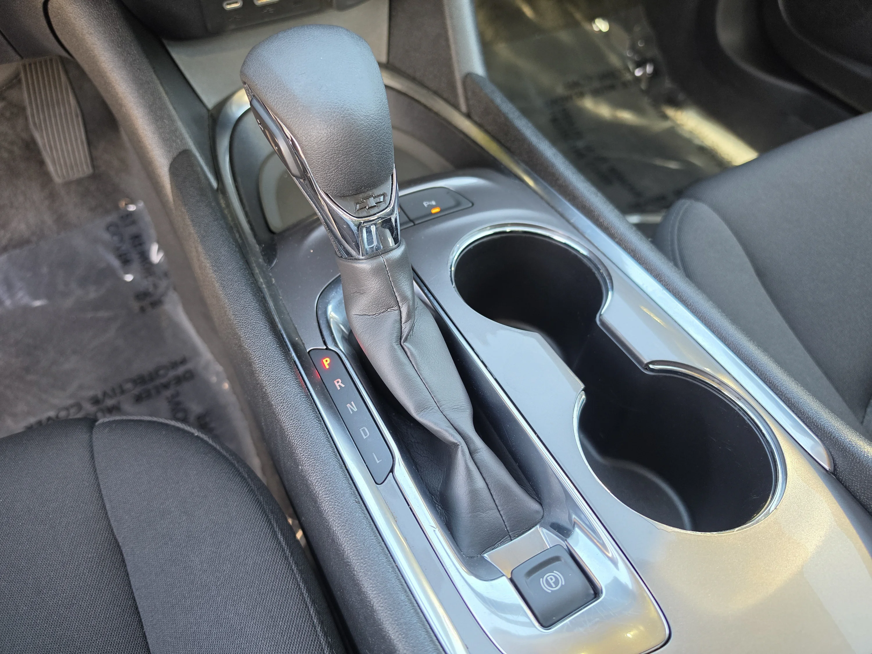 Used 2025 Lakeshore Blue Metallic Chevrolet LT image 29