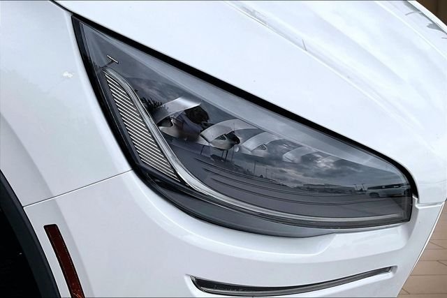 Used 2021 White Lincoln Reserve image 30