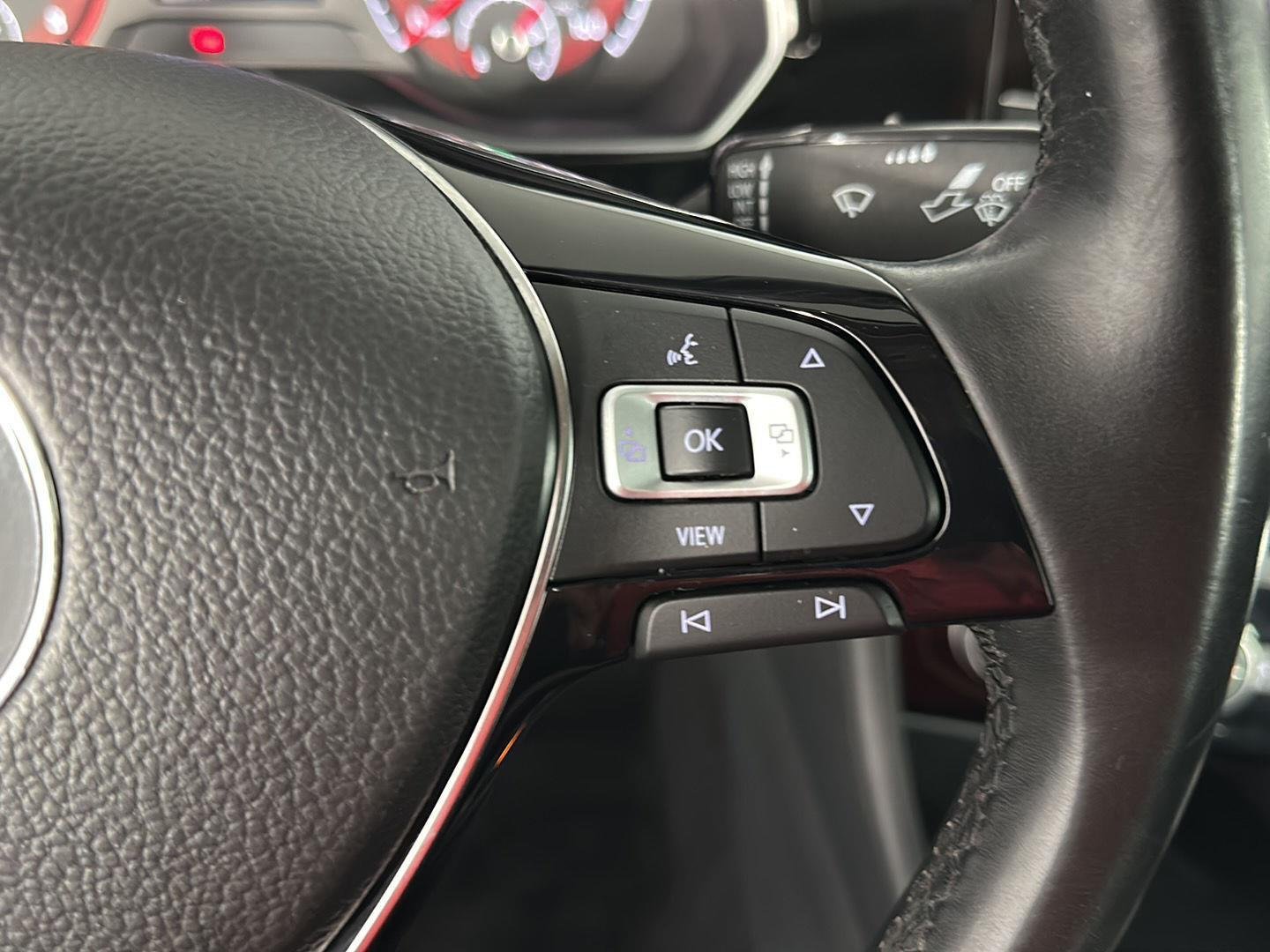 Used 2019 Platinum Gray Metallic Volkswagen SE image 22