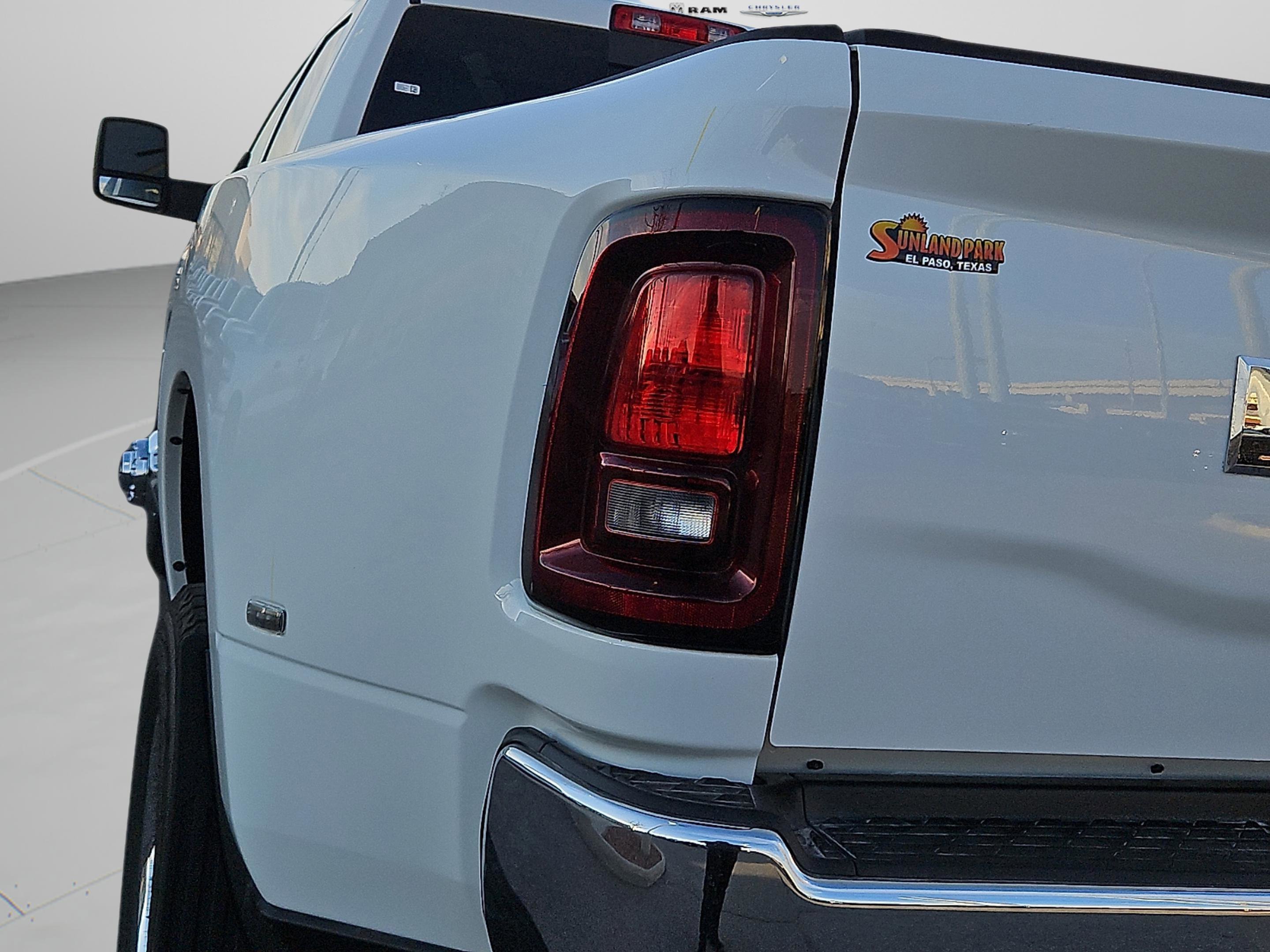 New 2026 Bright White Clear-Coat Exterior Paint RAM Tradesman image 11