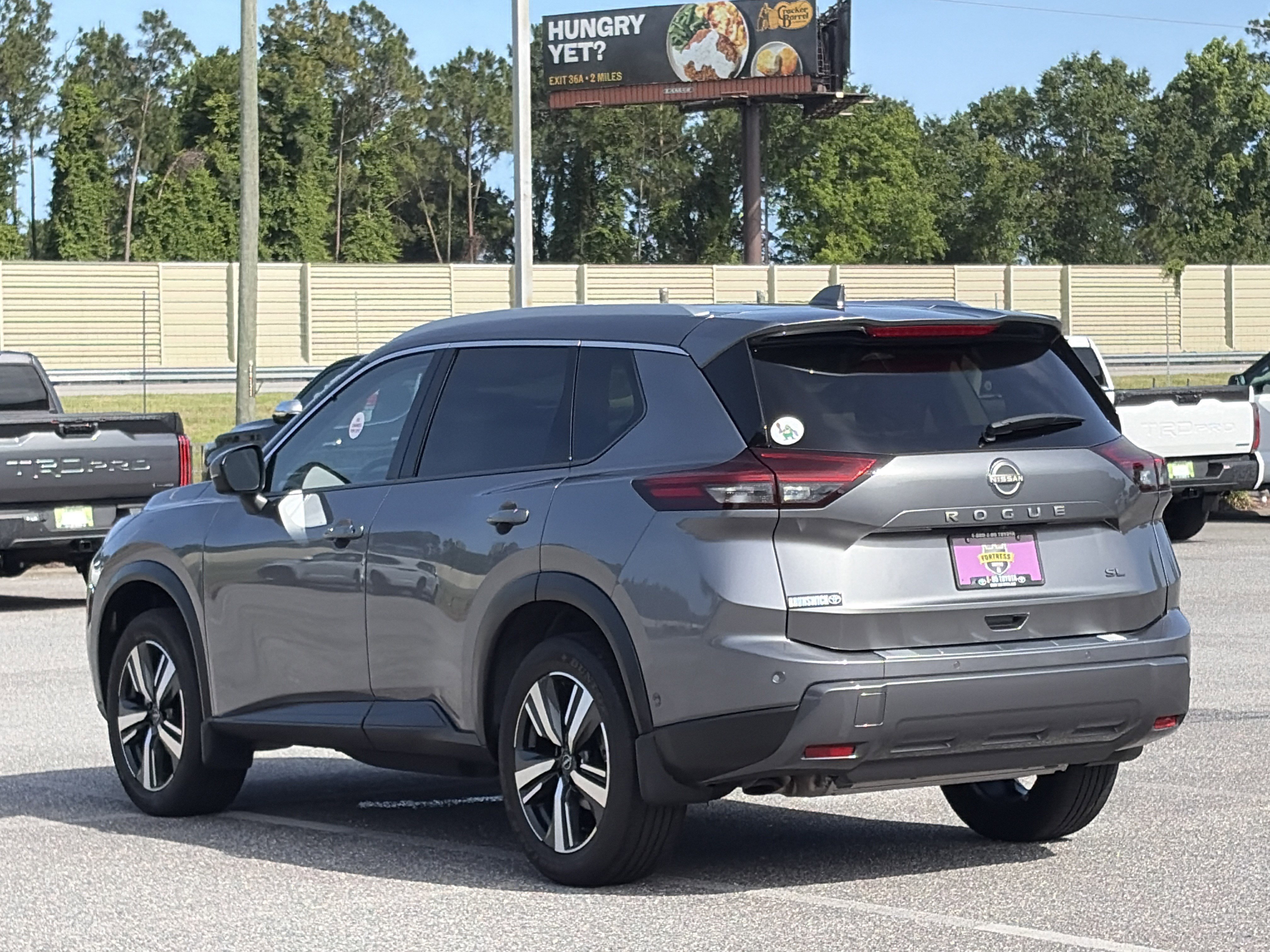 2025 Nissan Rogue SL - Photo 28