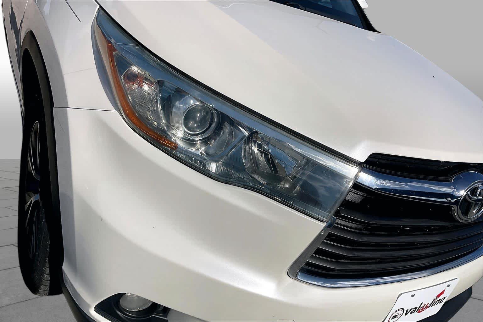 Used 2016 Blizzard Pearl Toyota XLE image 28