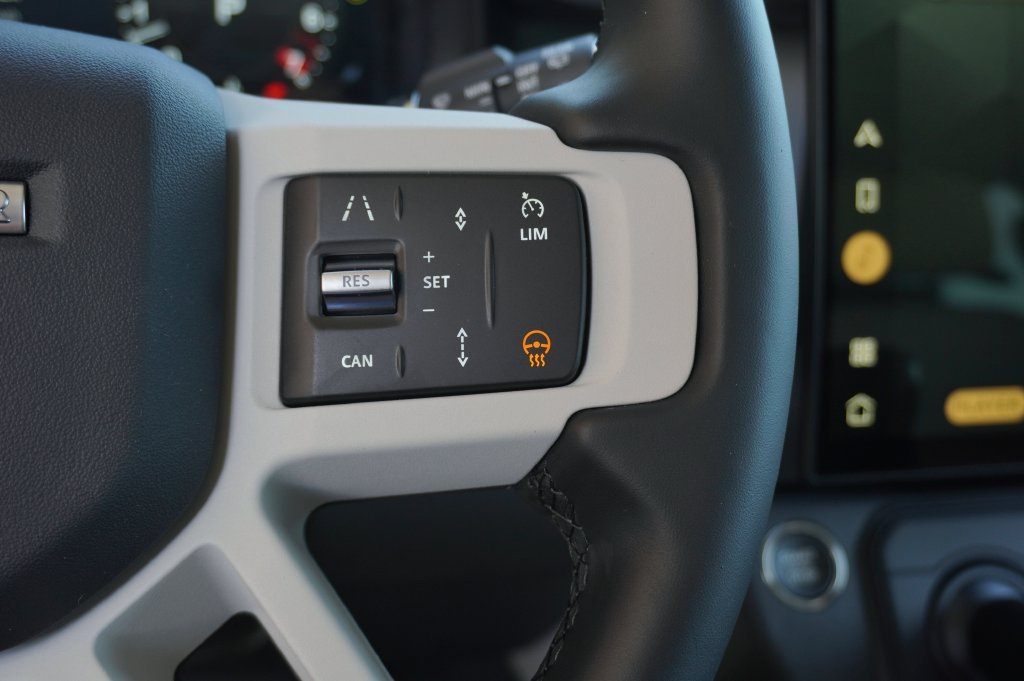 New 2026 Tasman Blue Land Rover X-Dynamic SE image 18