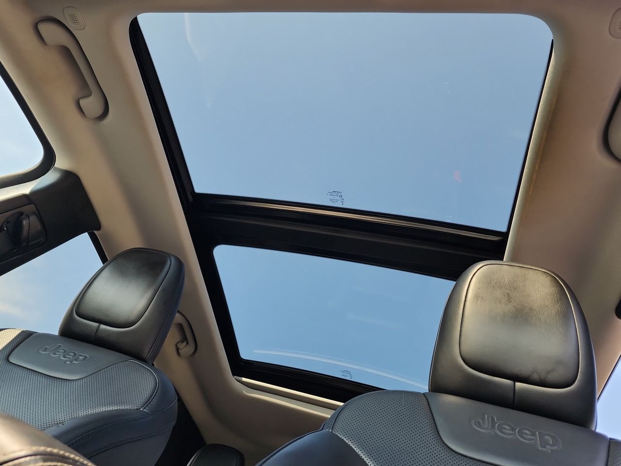 Used 2023 Hydro Blue Pearlcoat Jeep Altitude Lux image 20