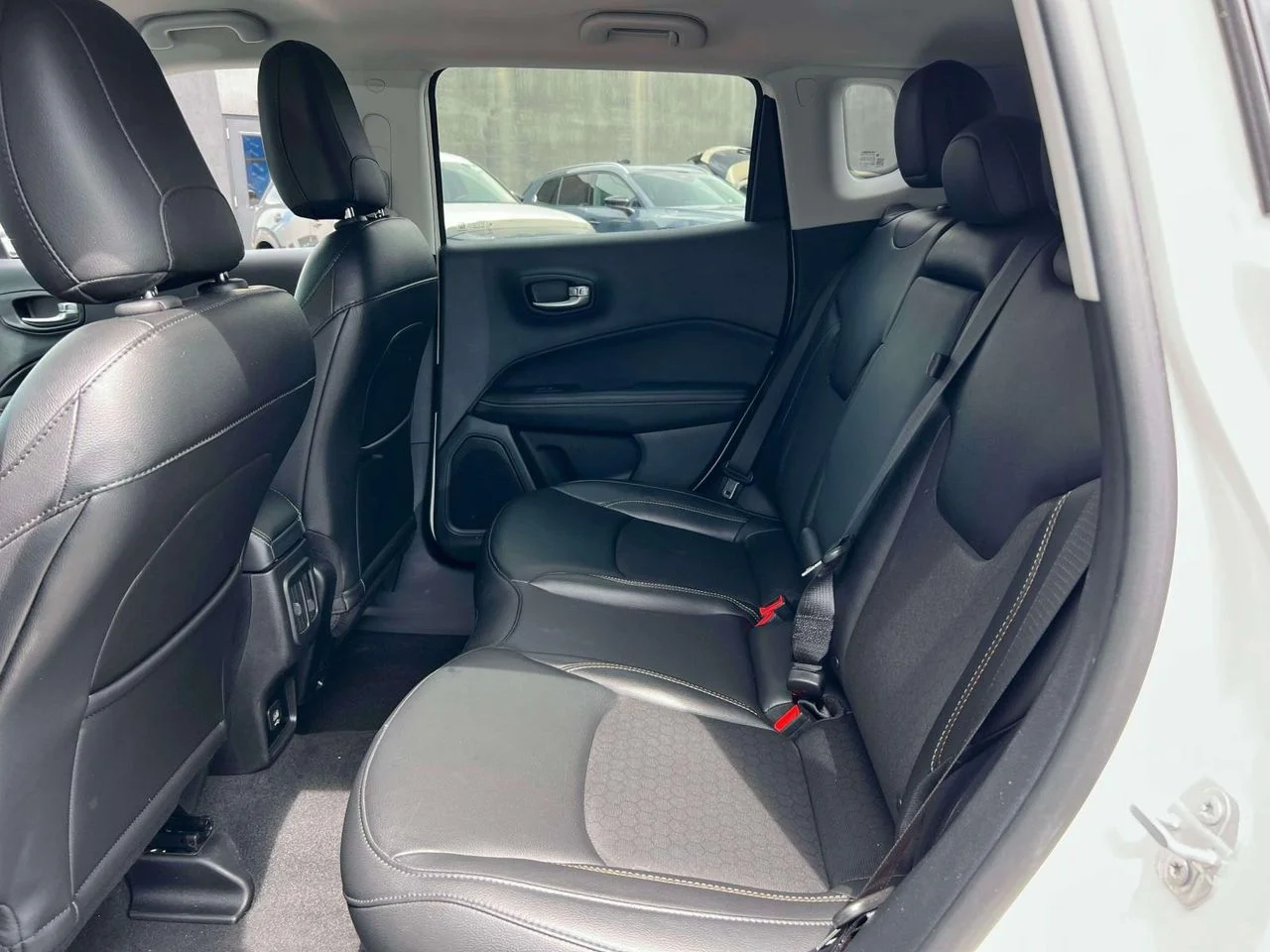 Used 2021 White Clearcoat Jeep Latitude 4x4 image 16