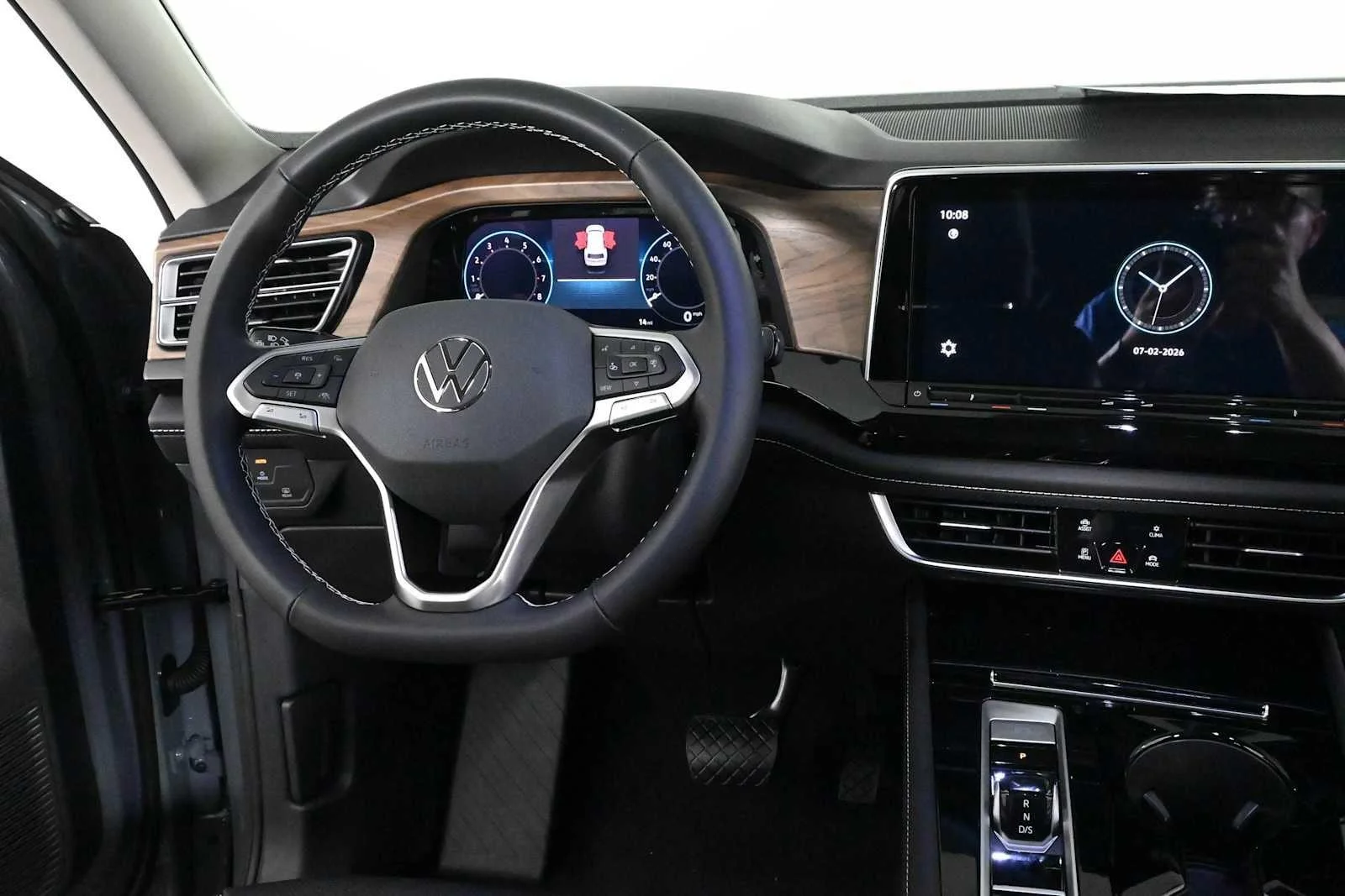 New 2026 Pure Gray Volkswagen 2.0T SE w/Technology image 3