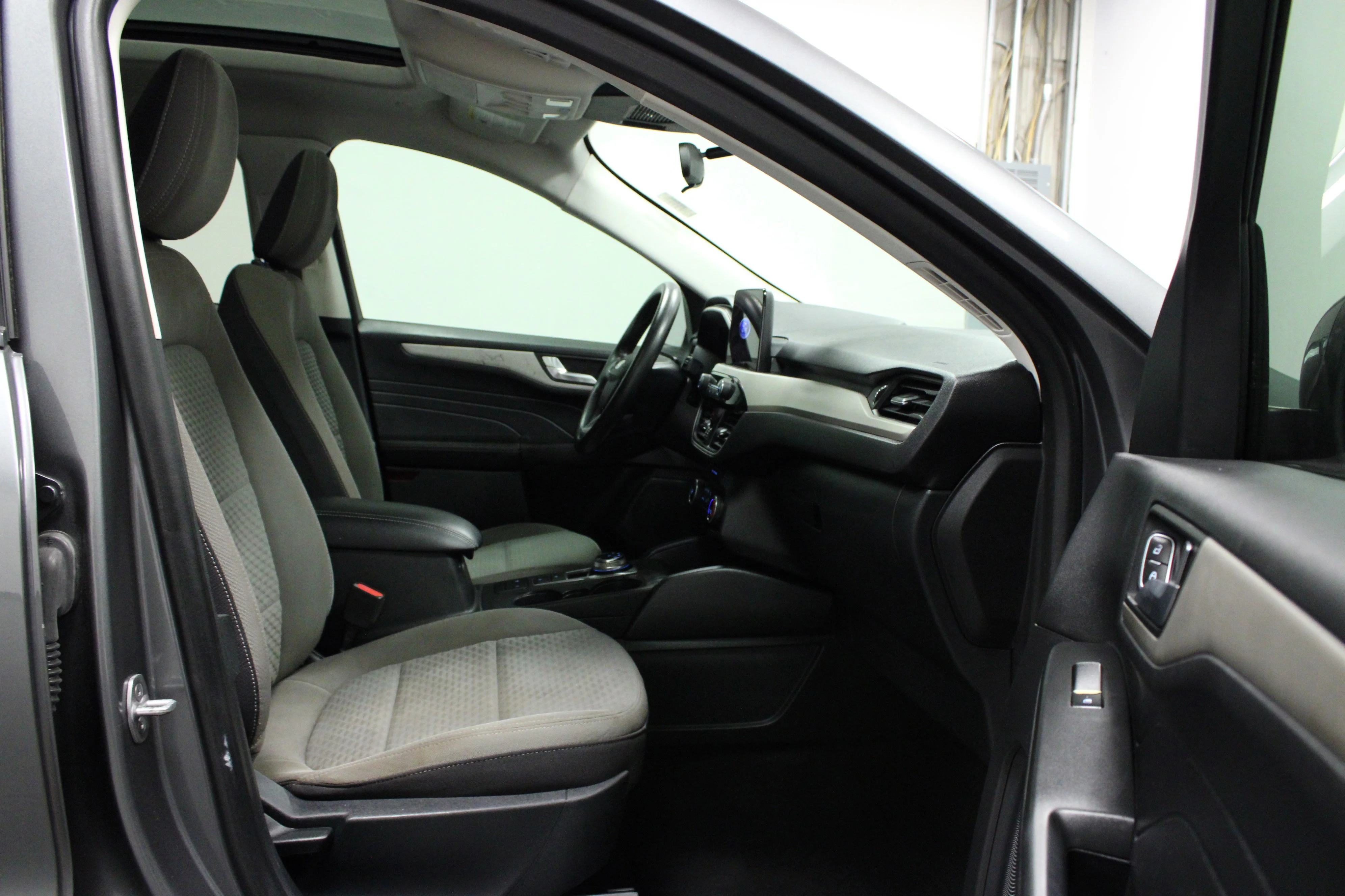 Used 2021 Gray Metallic Ford SE image 16