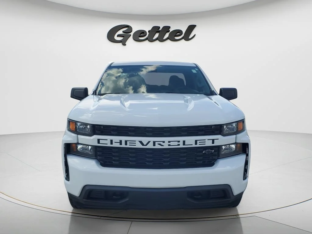 Used 2019 SUMMIT WHITE Chevrolet Custom image 2
