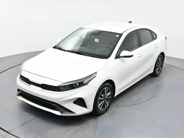 Used 2022 Snow White Pearl Kia LXS image 30