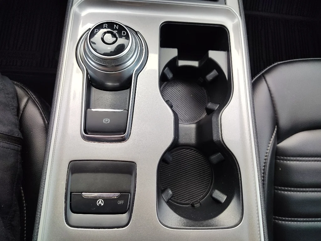 Used 2024 Oxford White Ford SEL image 25