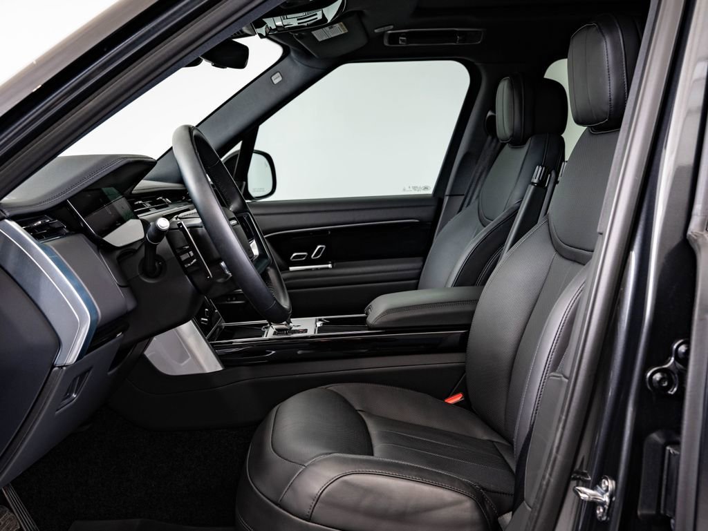 Used 2025 Carpathian Grey Premium Metallic Land Rover SE image 24