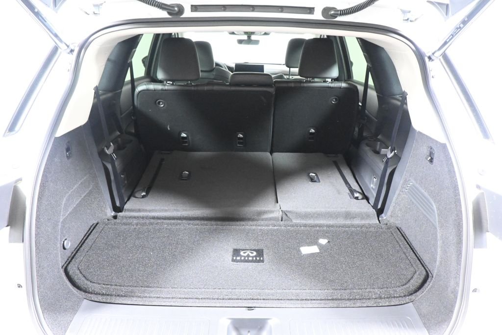 New 2027 RADIANT WHITE INFINITI Luxe AWD image 39
