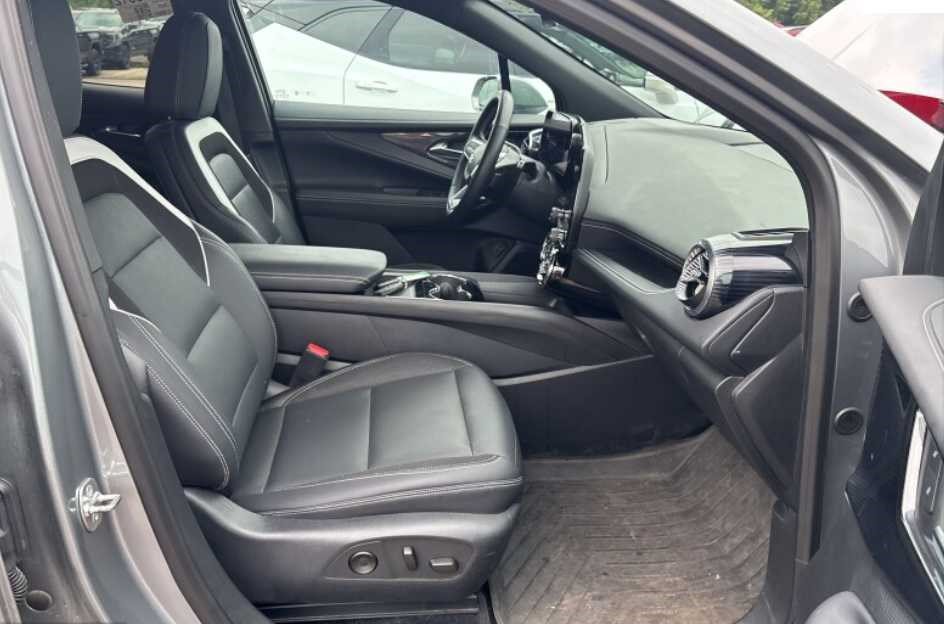 Used 2024 Sterling Gray Metallic Chevrolet eAWD LT image 11