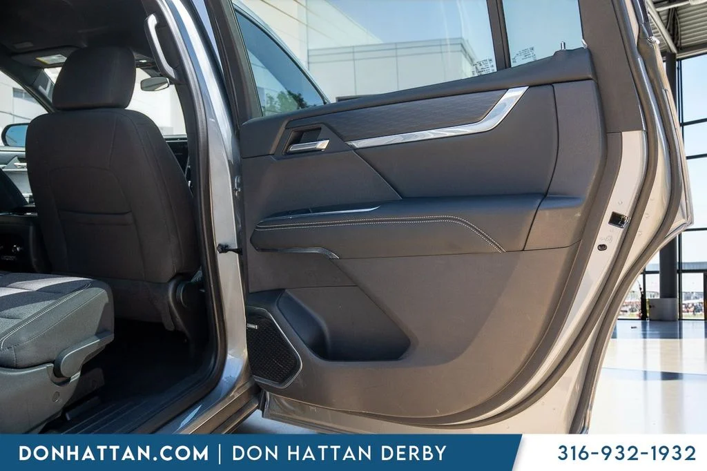 Used 2025 Silver GMC Elevation image 23