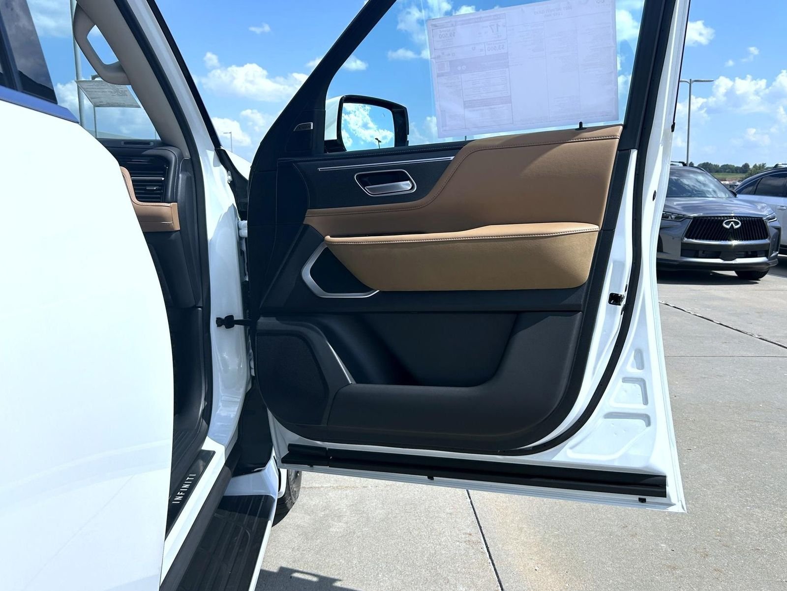 New 2027 RADIANT WHITE INFINITI Luxe 4WD image 16