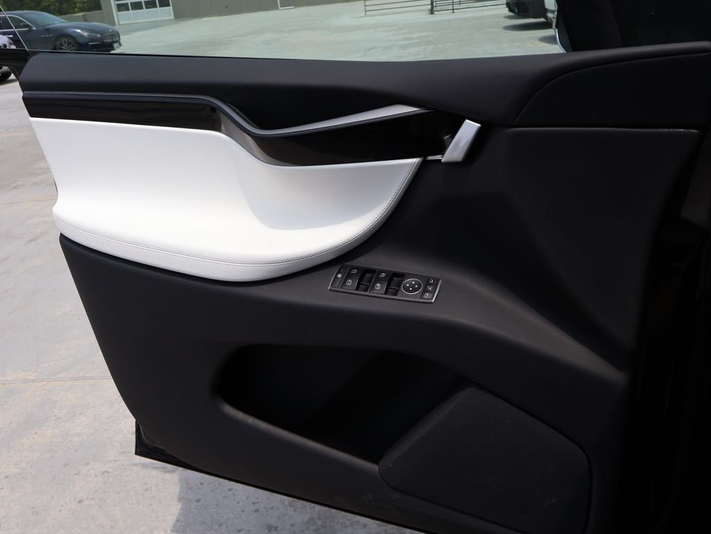Used 2020 Solid Black Tesla Long Range image 33