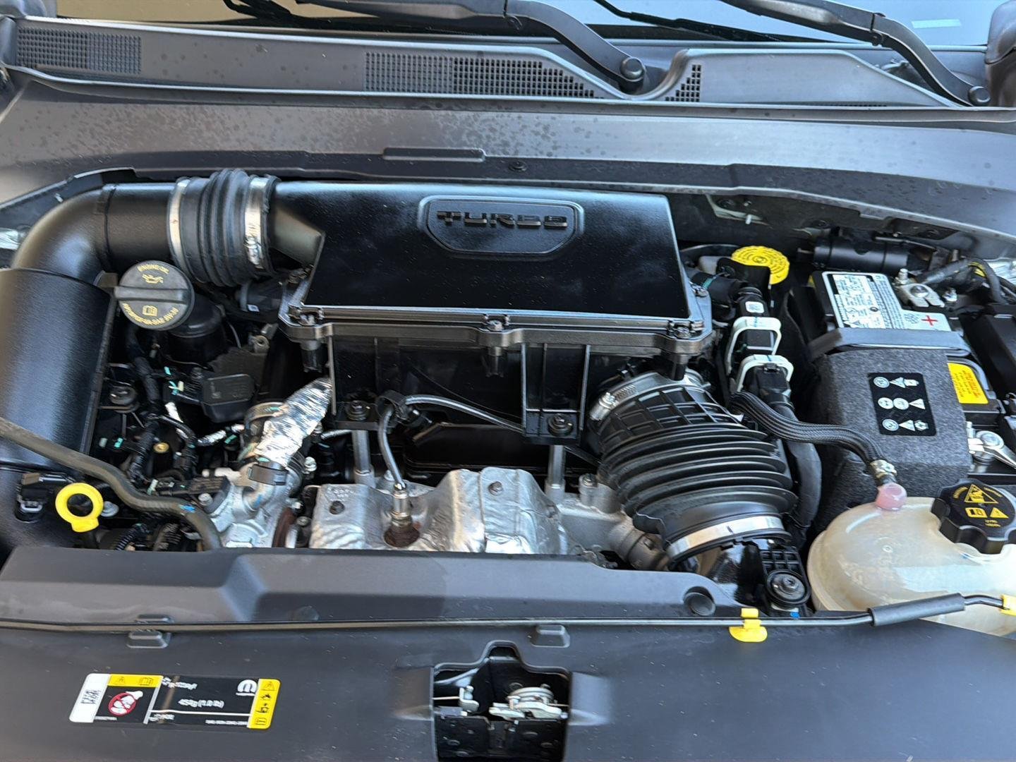Used 2024  Jeep Latitude image 32