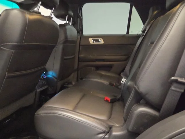 Used 2015  Ford Limited image 11