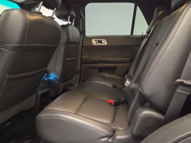 Used 2015  Ford Limited image 11