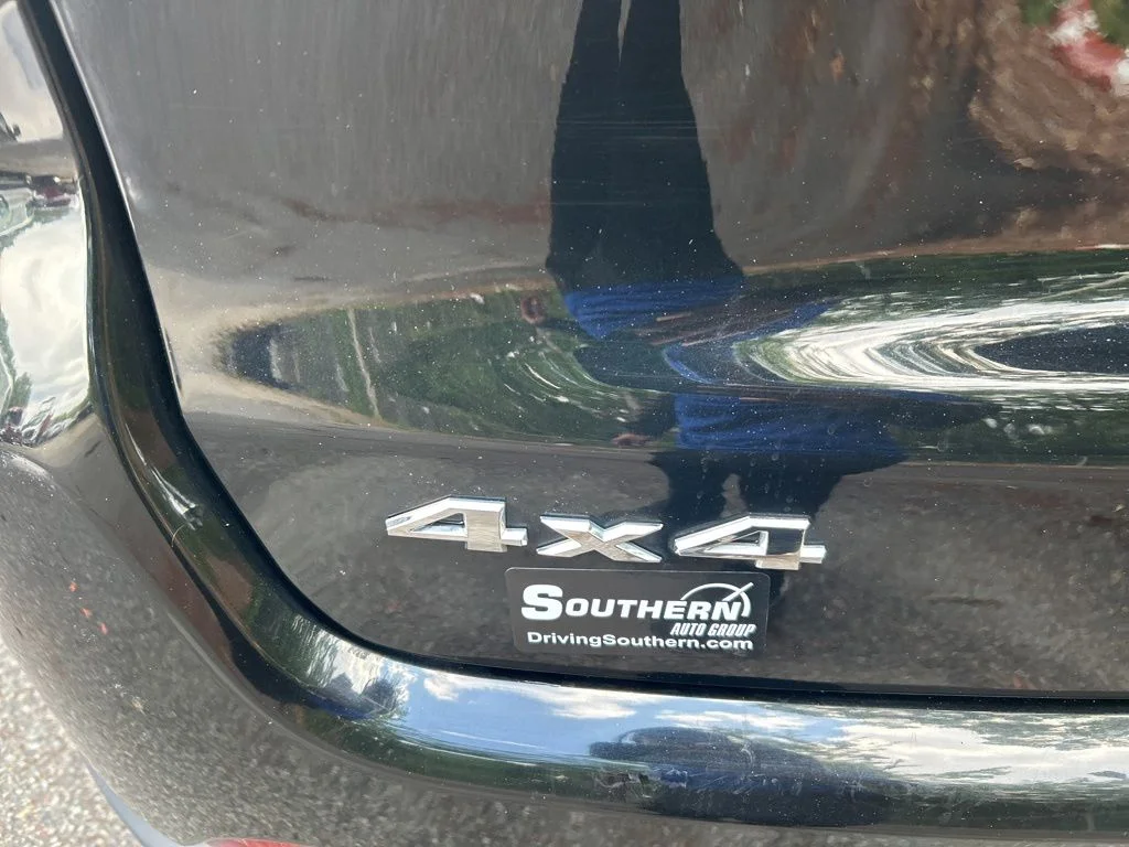 Used 2022 Black Jeep Latitude Lux image 11