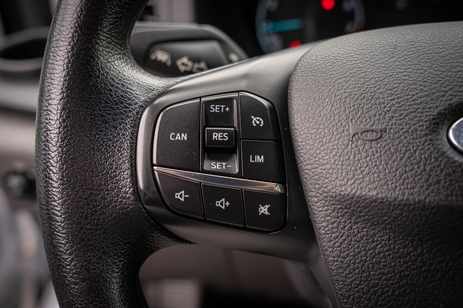 Used 2022  Ford  image 16