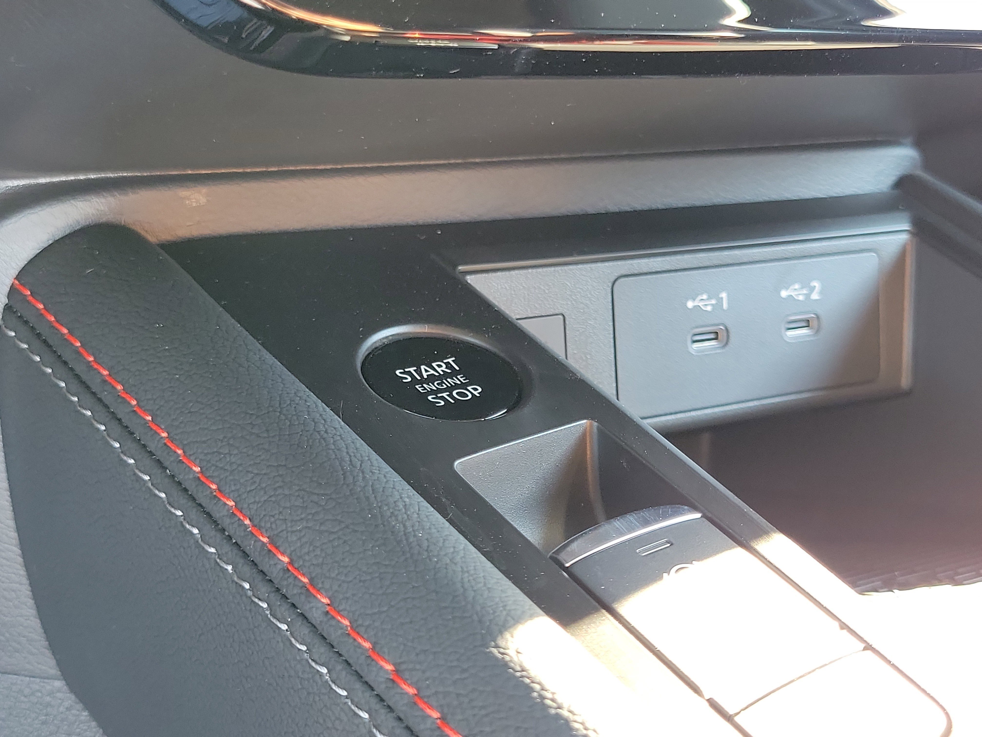 2026 Nissan Kicks SR photo 3