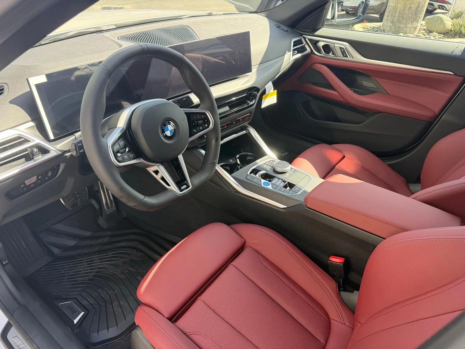New 2026 Mineral White Metallic BMW xDrive40 image 12