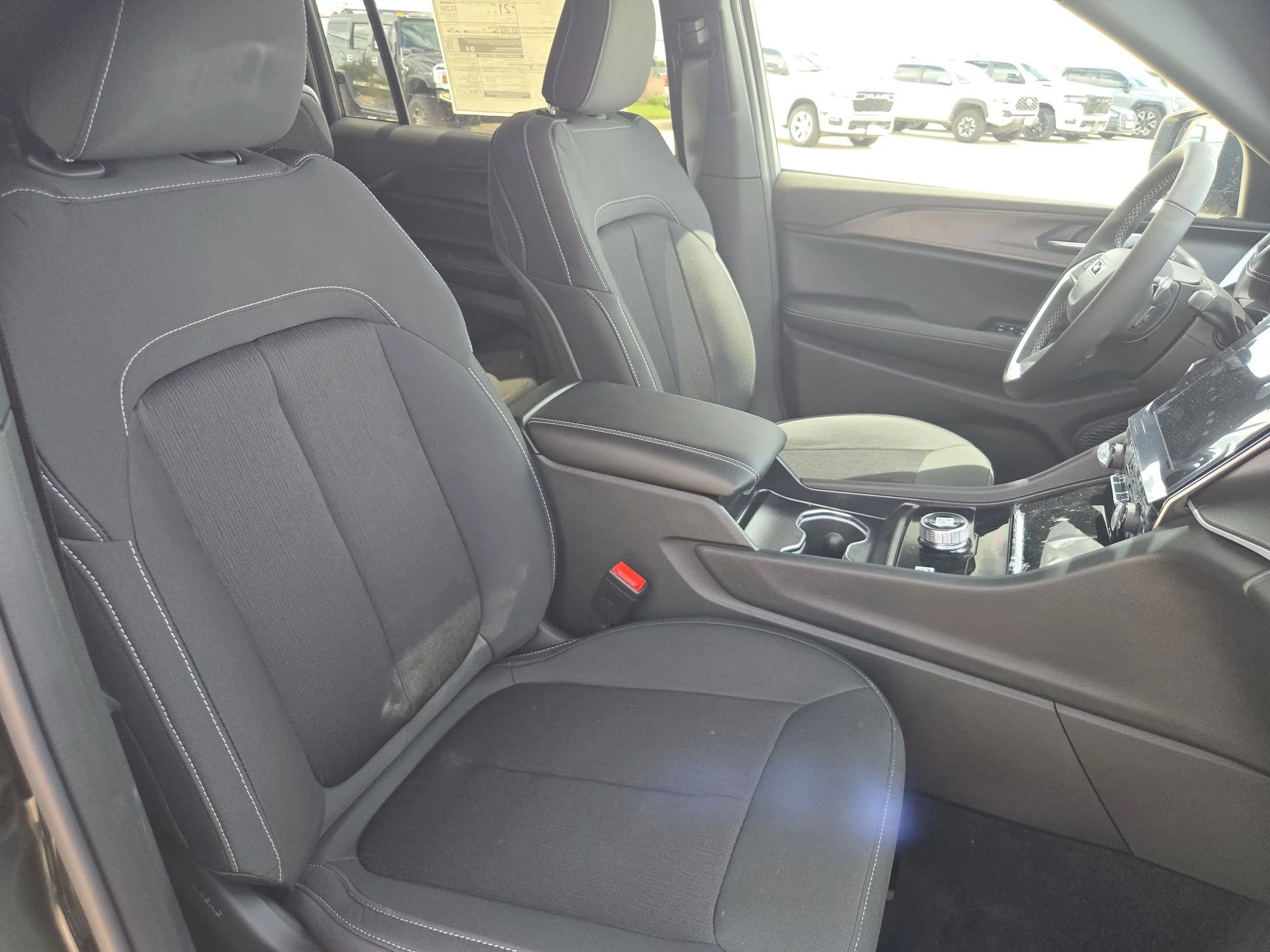 New 2026 Diamond Black Crystal Pearl-Coat Exterior Paint Jeep Laredo image 26