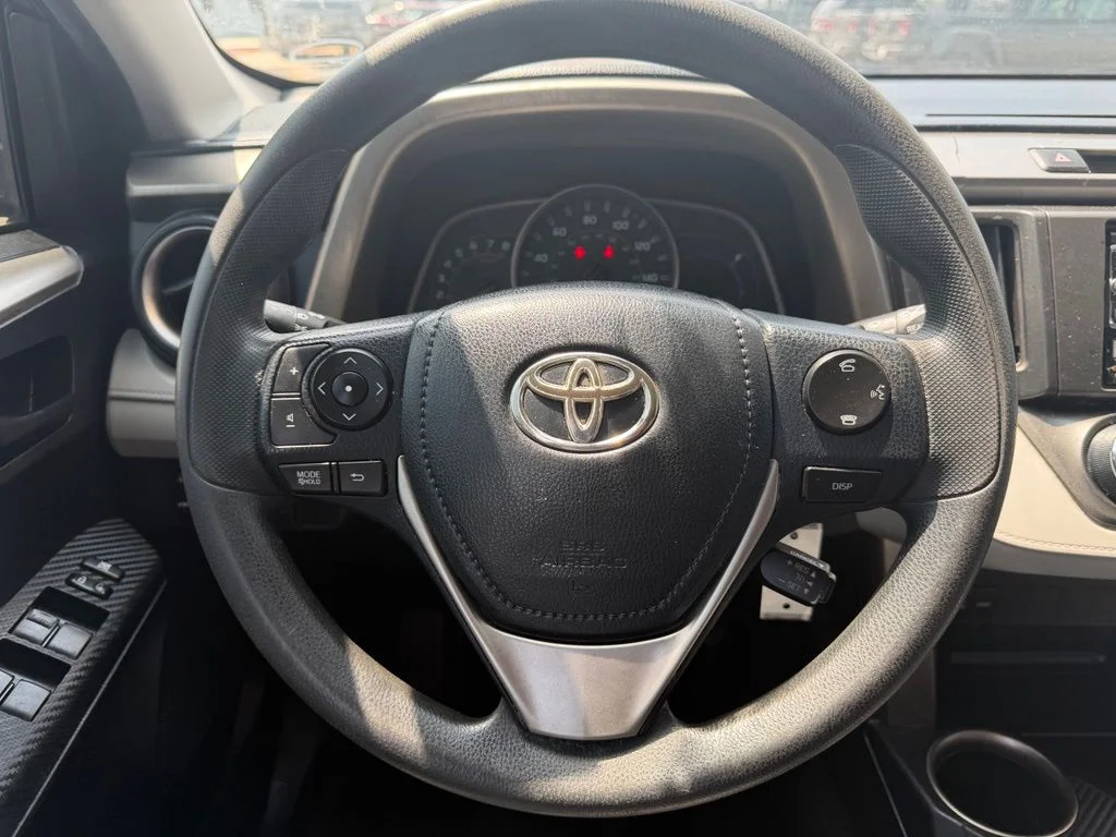Used 2015 Gray Toyota LE image 17