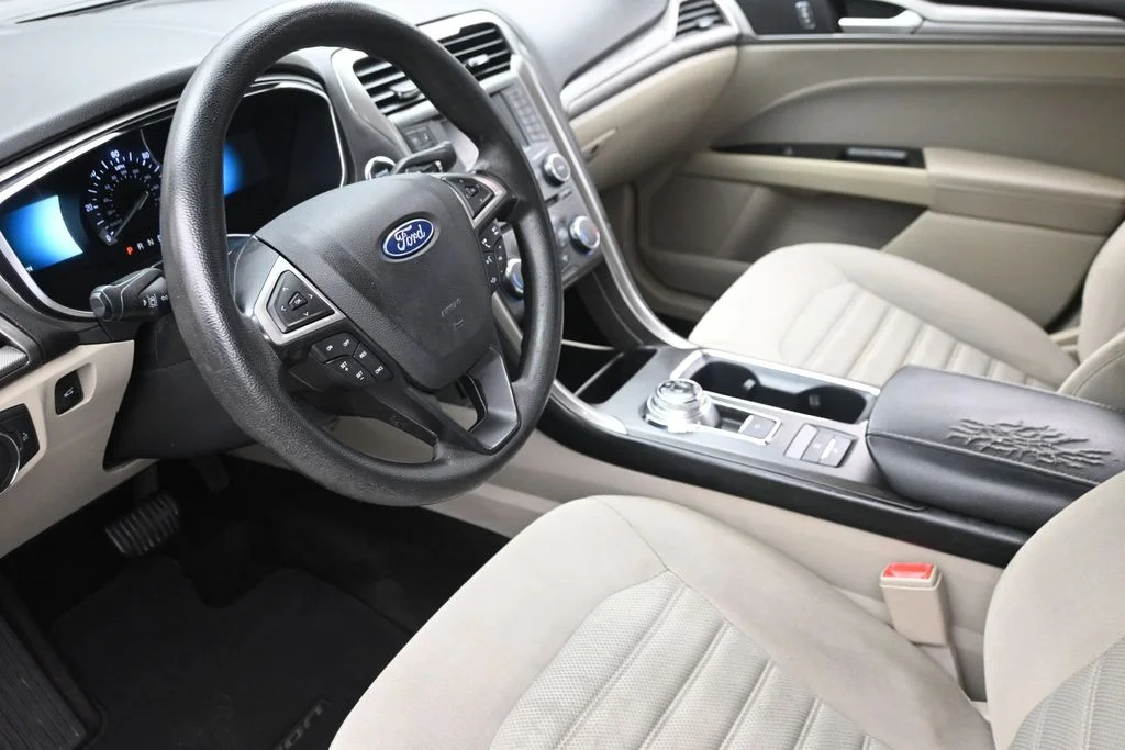 Used 2018 White Ford SE image 16