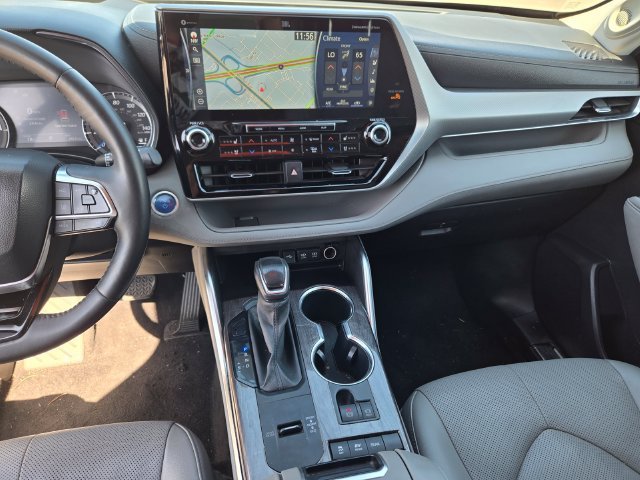 Used 2021 White Toyota Platinum image 17