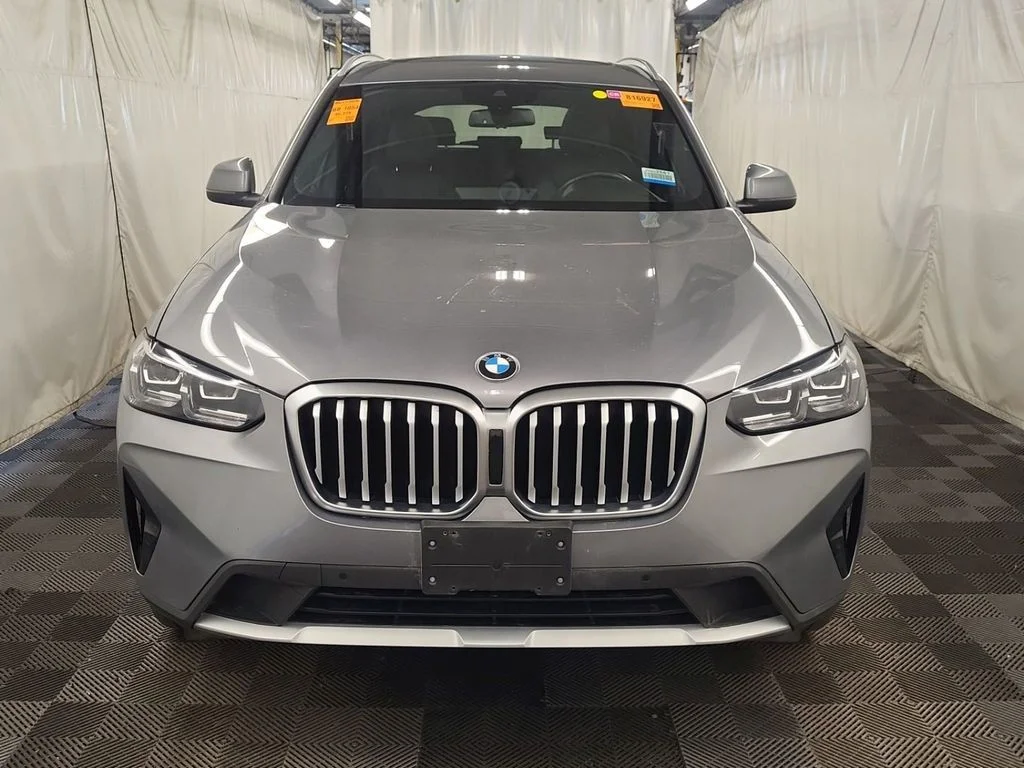 Used 2023  BMW xDrive30i image 3