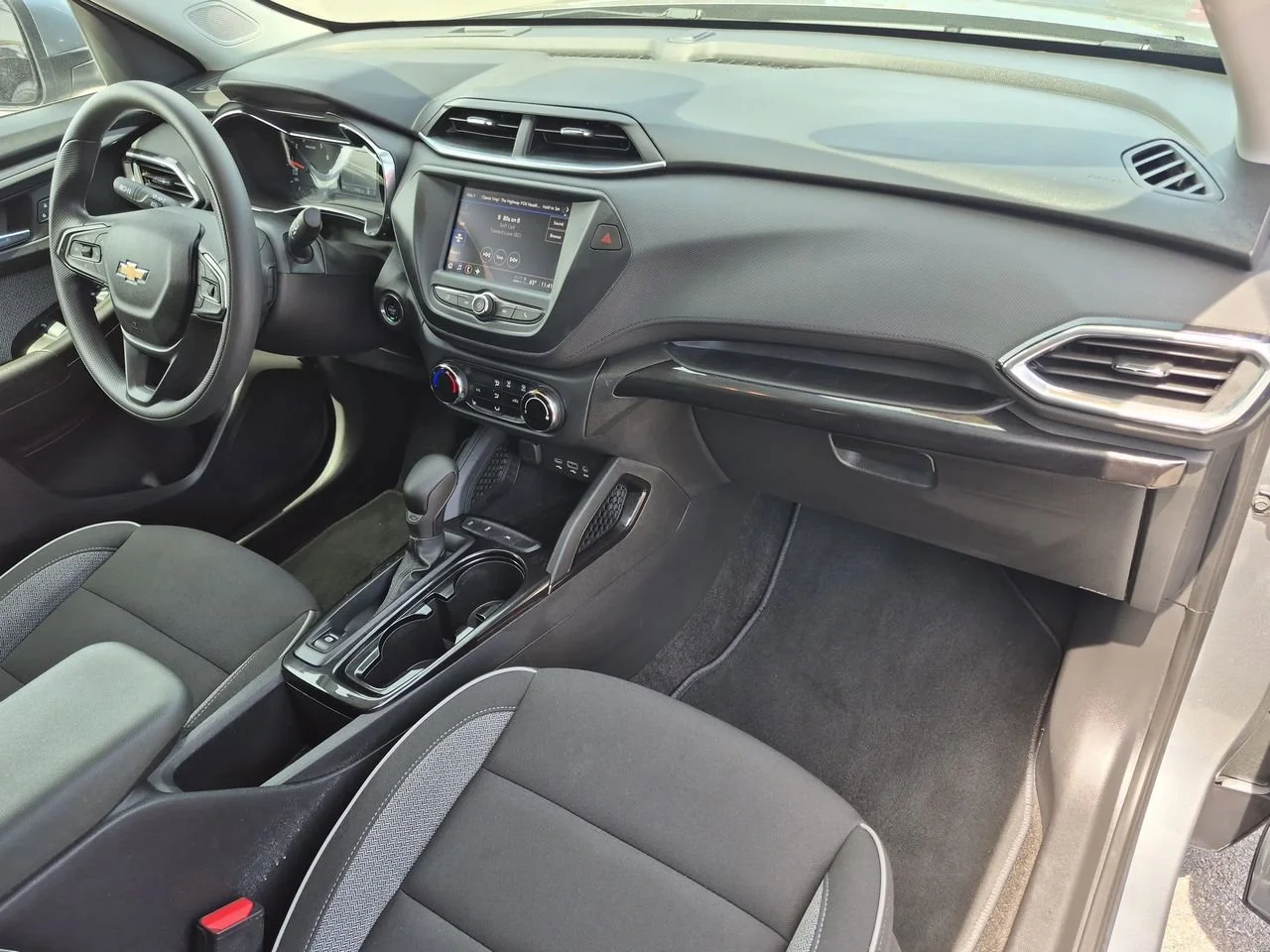 Used 2023 Sterling Gray Metallic Chevrolet LT image 27