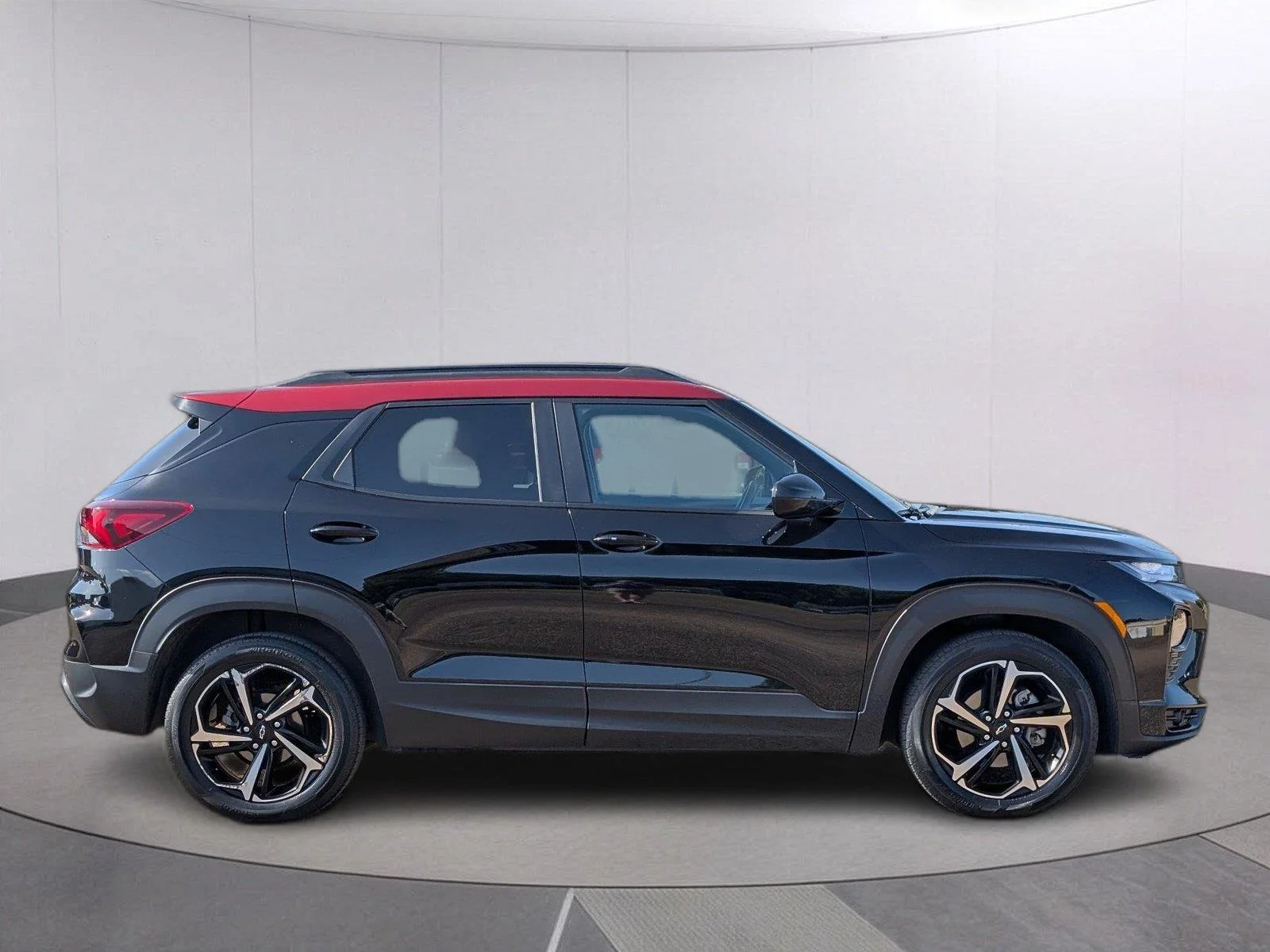 Used 2022 MOSAIC BLACK METALLIC Chevrolet RS image 6
