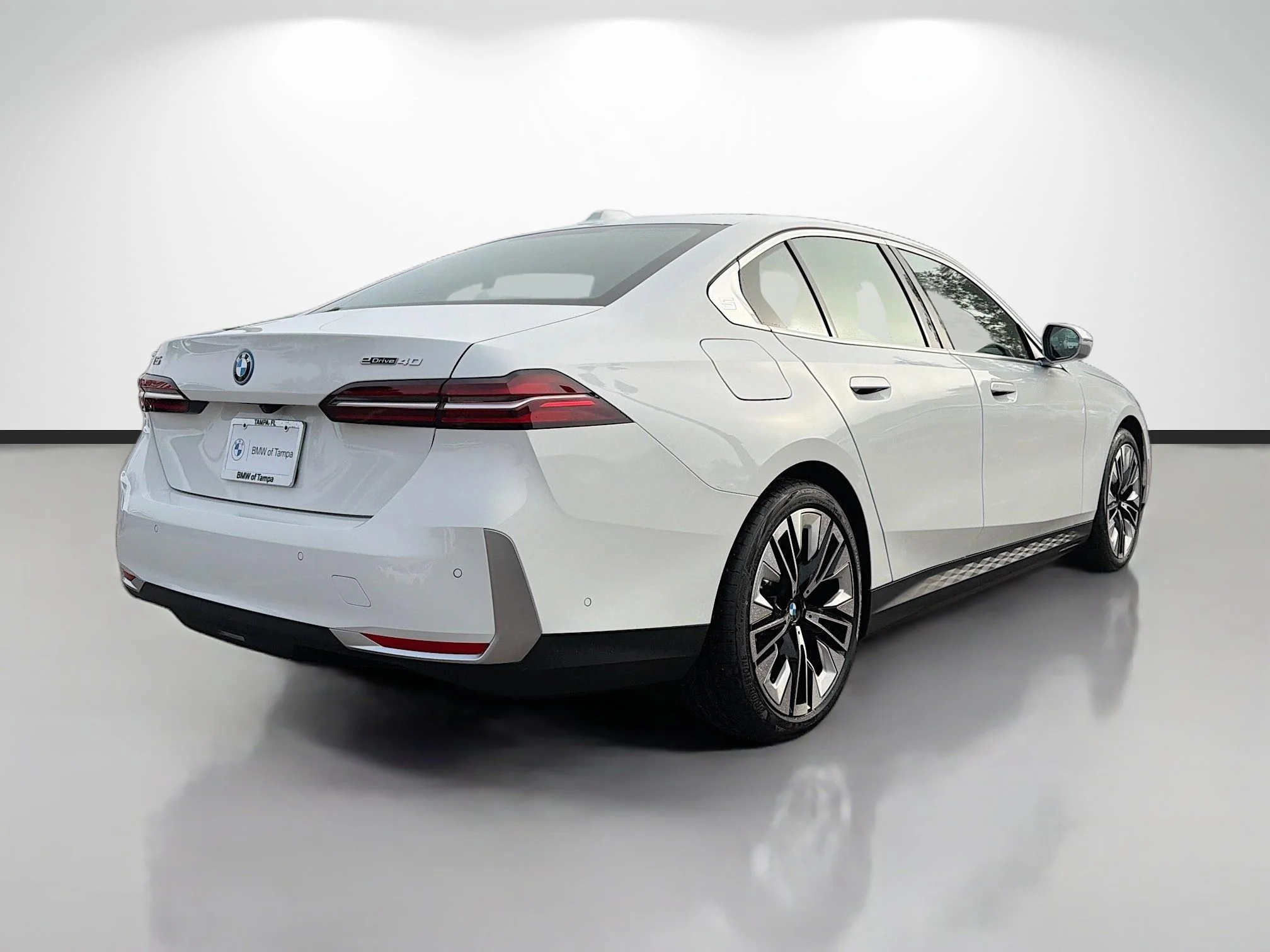 New 2026 Alpine White BMW eDrive40 image 3