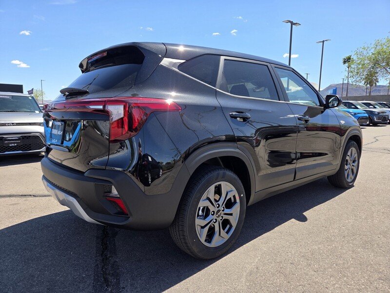 New 2026 Fusion Black Kia LX image 3
