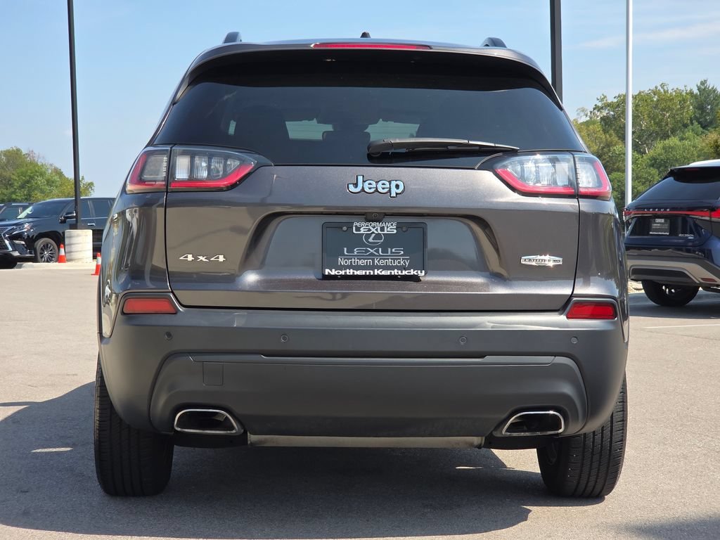 Used 2022 Granite Crystal Metallic Clearcoat Jeep Latitude Lux image 23