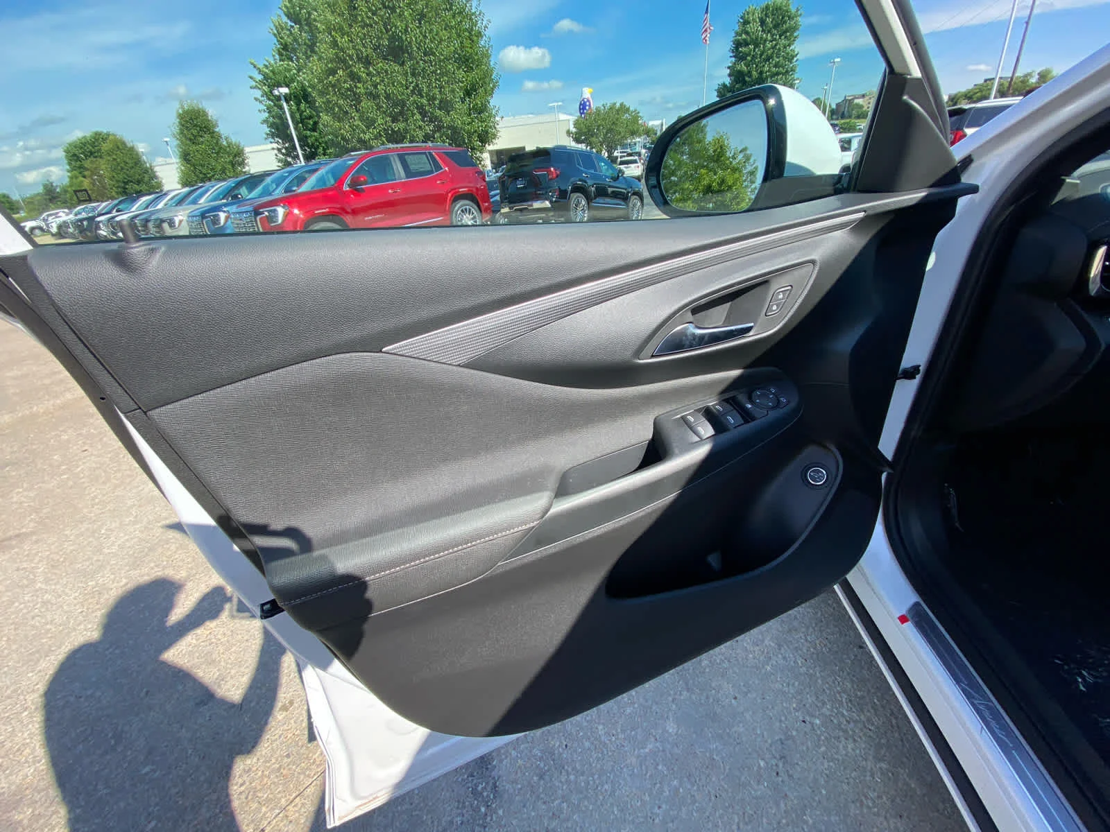 New 2026 White Frost Tricoat Buick Avenir image 6